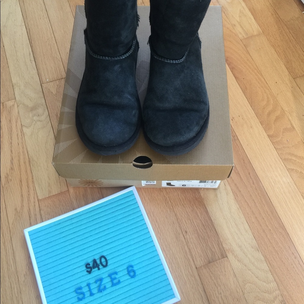 Size 6 woman’s Ugg boots